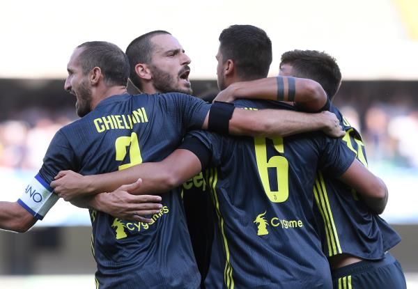 خضيرة مع لاعبي يوفنتوس