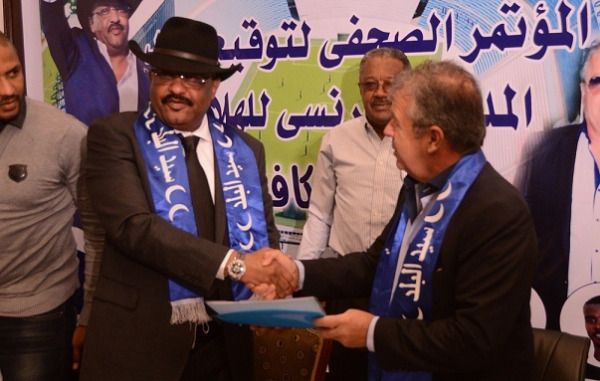 لحظة إعلان تعاقد الهلال مع كافالي