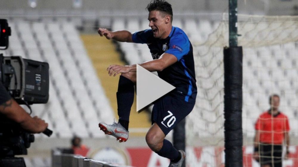 فرحة اللاعب بهدفه