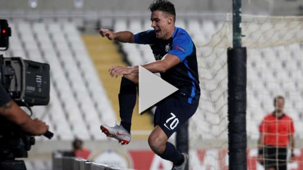 فرحة اللاعب بهدفه