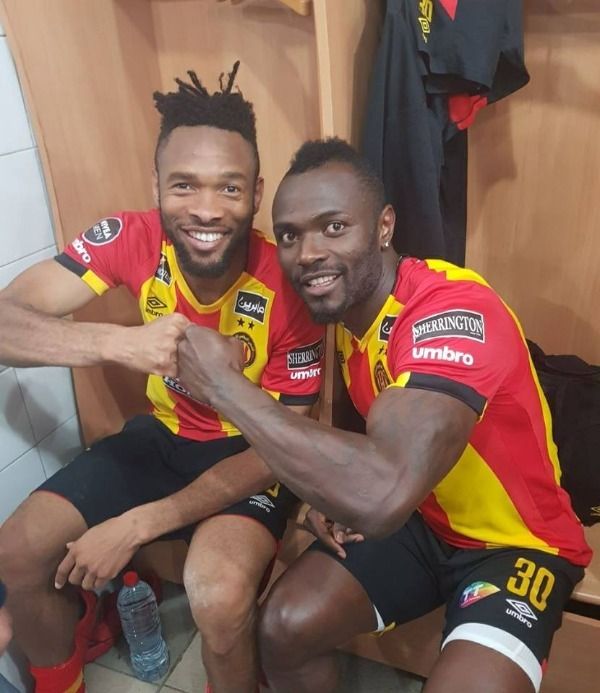 كوم مع زميله كوليبالي