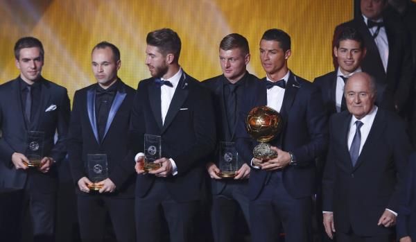 سيرجيو راموس وإنييستا في حفل سابق للفيفا