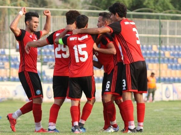 لاعبو نفط ميسان