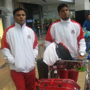 منصور و الزيتوني بمطار جوهانسبورغ