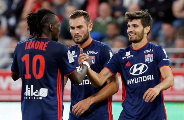 تيرييه يحتفل بالهدف