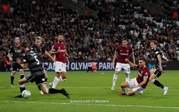 ?i=reuters%2f2018-09-26%2f2018-09-26t200905z_2099355559_rc156f79bf30_rtrmadp_3_soccer-england-whu-mct_reuters