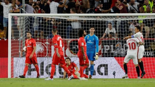 كورتوا مع لاعبي ريال مدريد
