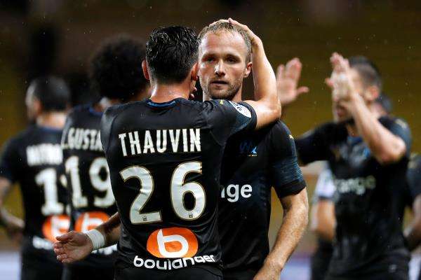 توفين مع لاعبي مارسيليا