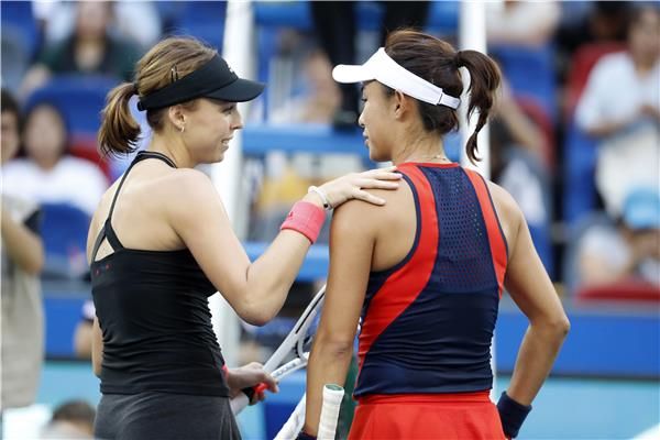 وانج كيانج مع أنيت كونتافيت