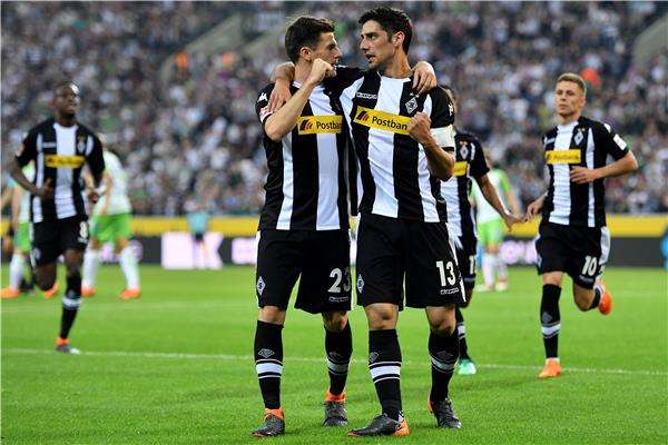 لارس ستيندل (يمين)