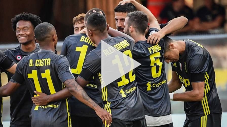 دوجلاس كوستا مع لاعبي يوفنتوس