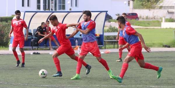 لاعبو المنتخب التونسي الأولمبي في تدريبات اليوم