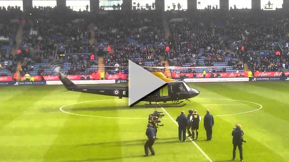 الطائرة داخل الملعب
