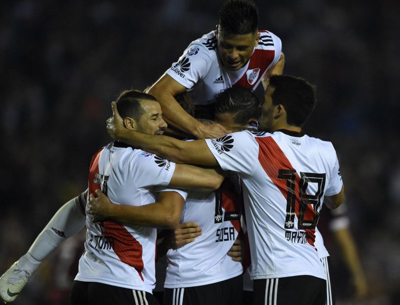 فرحة لاعبي ريفر بليت 