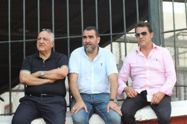 رابحي (إلى اليمين)