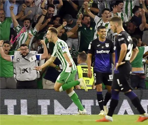 ?i=epa%2fsoccer%2f2018-09%2f2018-09-30%2f2018-09-30-07060277_epa