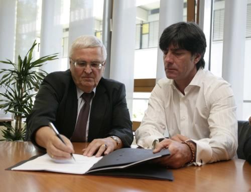2010-07-20t115635z_01_kai08_rtridsp_3_soccer-germany-loew_reuters