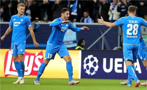 بلفوضيل مع لاعبي هوفنهايم