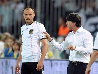 مدرب ألمانيا يواخيم لوف و المدافع الدولي هيكو ويسترمان