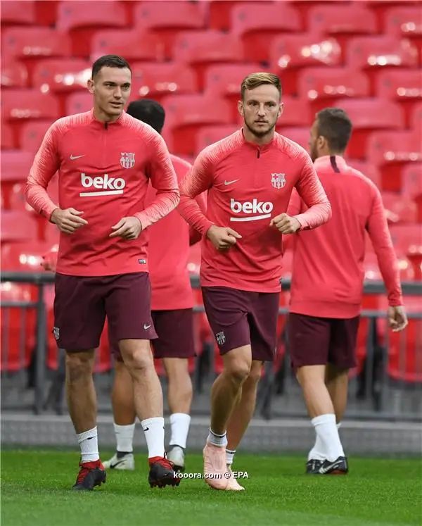 ?i=epa%2fsoccer%2f2018-10%2f2018-10-02%2f2018-10-02-07064477_epa