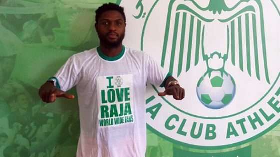 بابا توندي عندما كان لاعبًا للرجاء