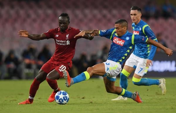 جانب من مباراة نابولي وليفربول