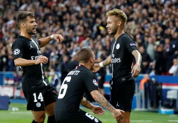 نيمار مع لاعبي سان جيرمان