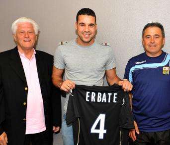 الرباطي بجانب المدرب ميشيل إستيفان و الرئيس مارسيل ساليرنو