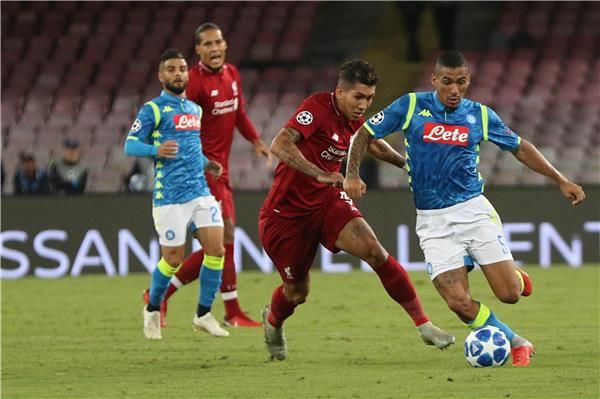 من لقاء نابولي وليفربول
