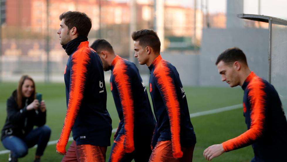 لاعبو برشلونة في التدريبات