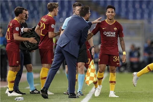 دي فرانشيسكو مع لاعبي روما