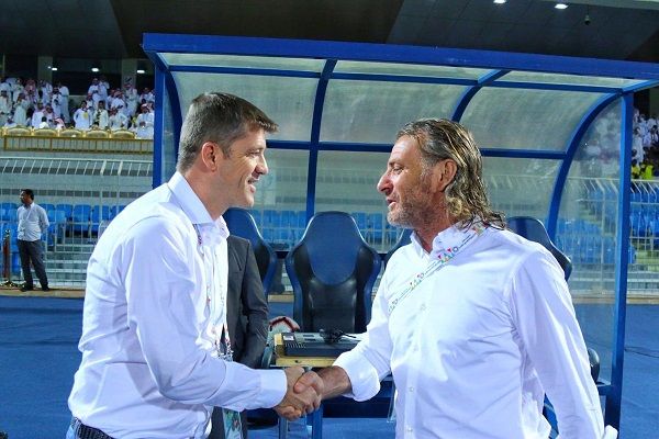  دانيل إيسايلا ( على اليسار)