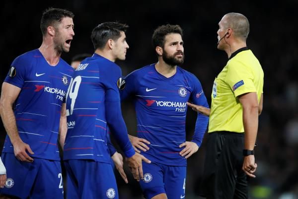 كاهيل مع لاعبي تشيلسي