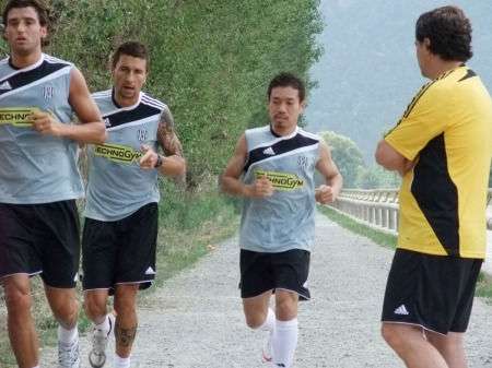 يوتو ناغاتومو في أولى تدريباته مع فريقه الجديد تشيزينا الإيطالي