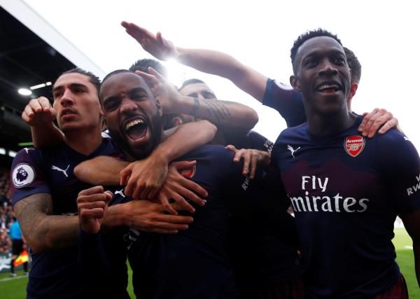 لاكازيت مع لاعبي آرسنال