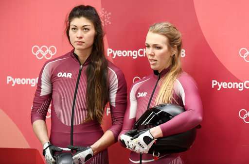 ناديا سيرجيفا ( على اليمين )