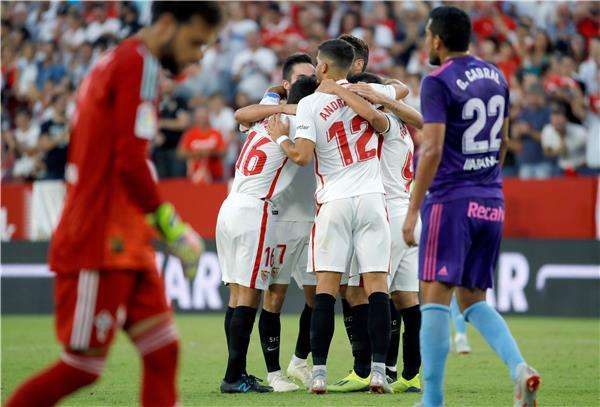 لاعبو إشبيلية 