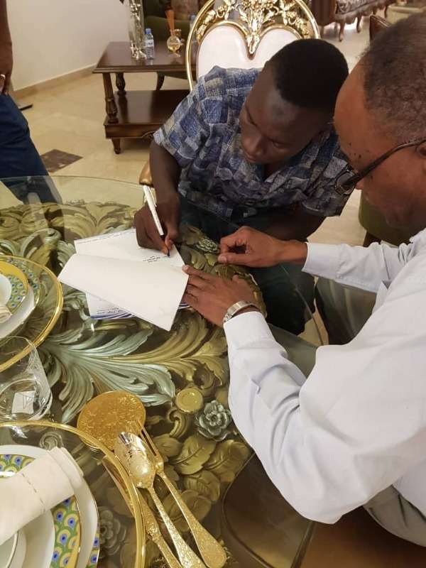 أثناء تجديد لاعبي الهلال