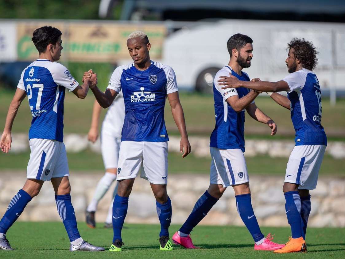 خربين مع لاعبي الهلال