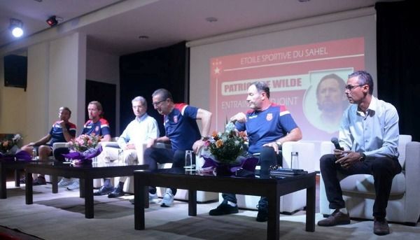 من المؤتمر الصحفي لتقديم المدرب