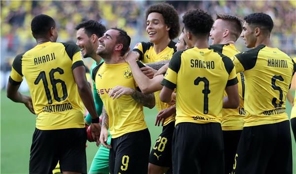 ألكاسير مع لاعبي دورتموند