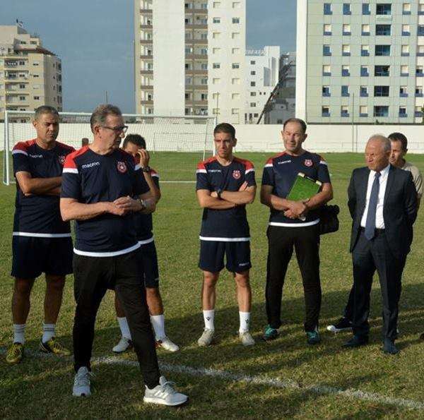 من التدريبات التي اشرف عليها جورح ليكينز 