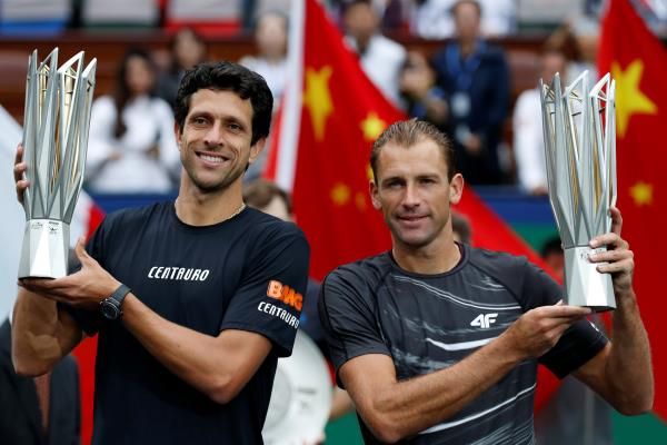  كوبوت والبرازيلي ماسيلو ميلو