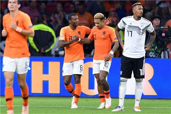جانب من لقاء هولندا وألمانيا