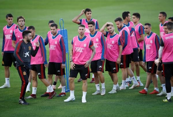 لاعبو منتخب إسبانيا 