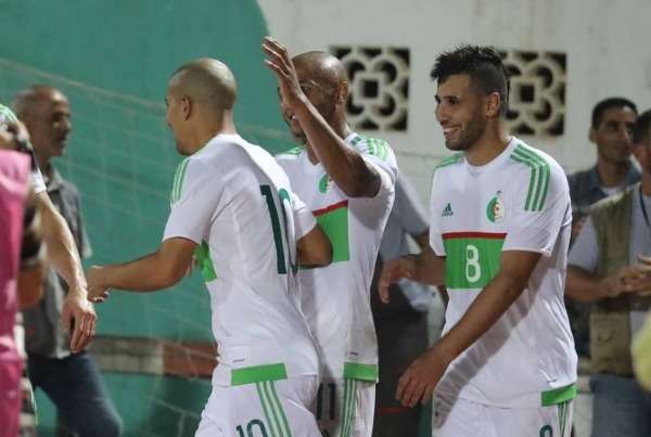 لاعبو الجزائر