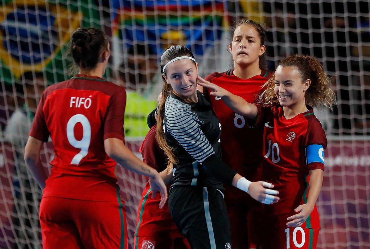 لاعبات البرتغال وفرحة التأهل للنهائي