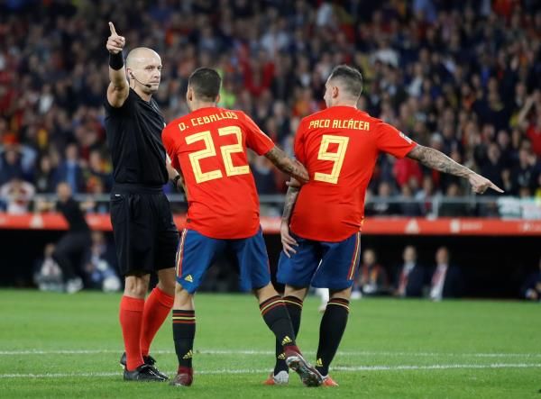 سيبايوس في نقاش مع الحكم