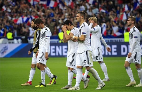 حزن لاعبي ألمانيا بعد الخسارة