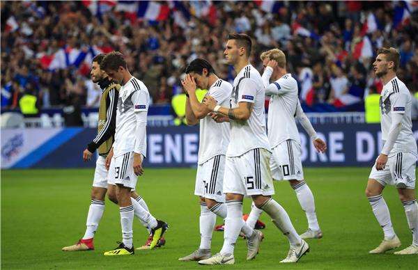 حزن لاعبي ألمانيا بعد الخسارة